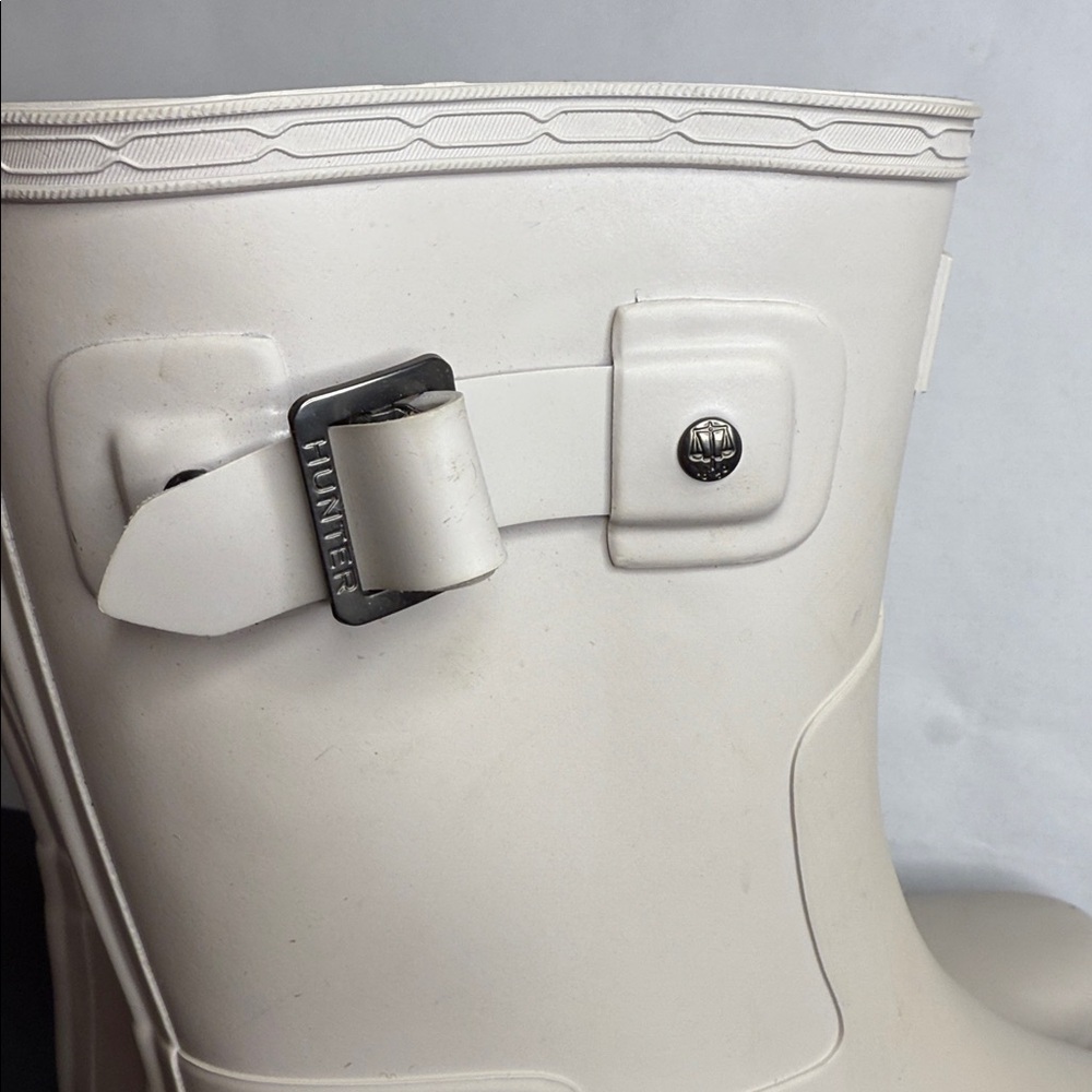 Hunter Women's Refined Short Waterproof Rain Boot in Beige Size 9 - Picture 4 of 13